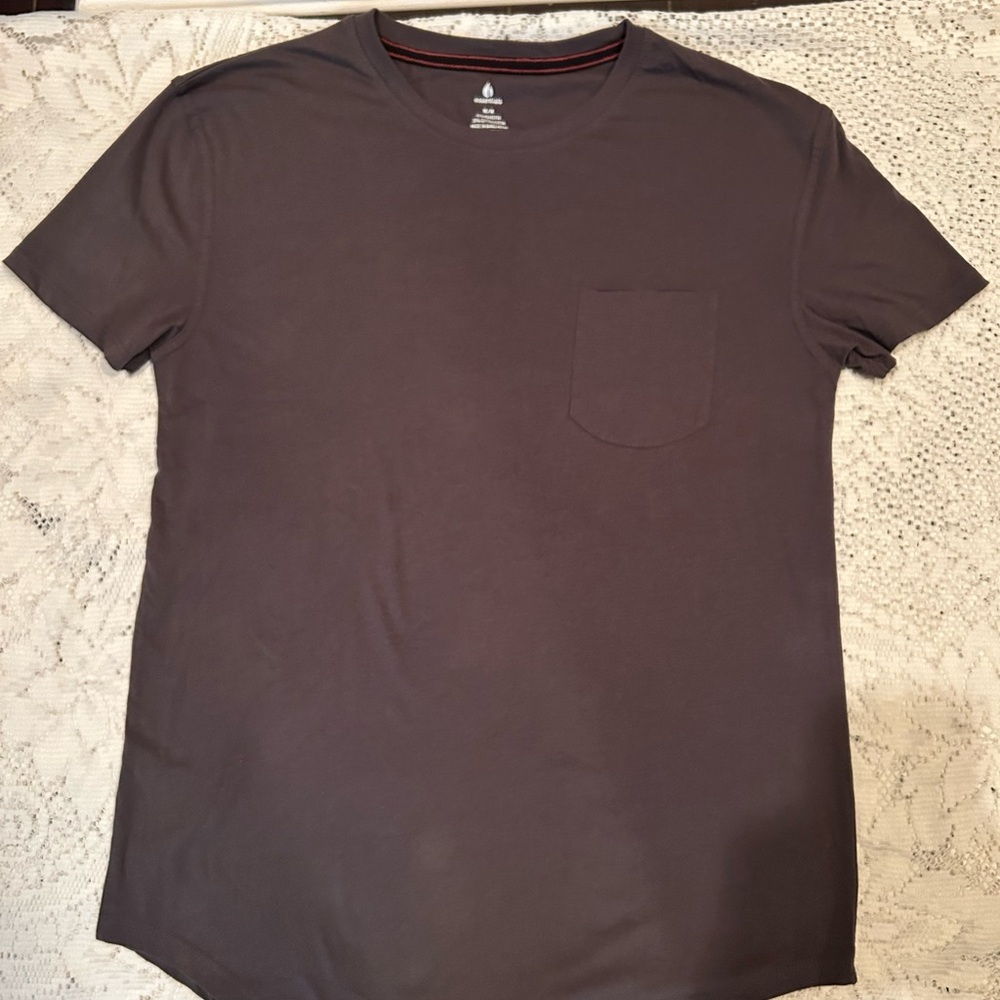 Essentials Dark Brown Short Sleeve Tee size m